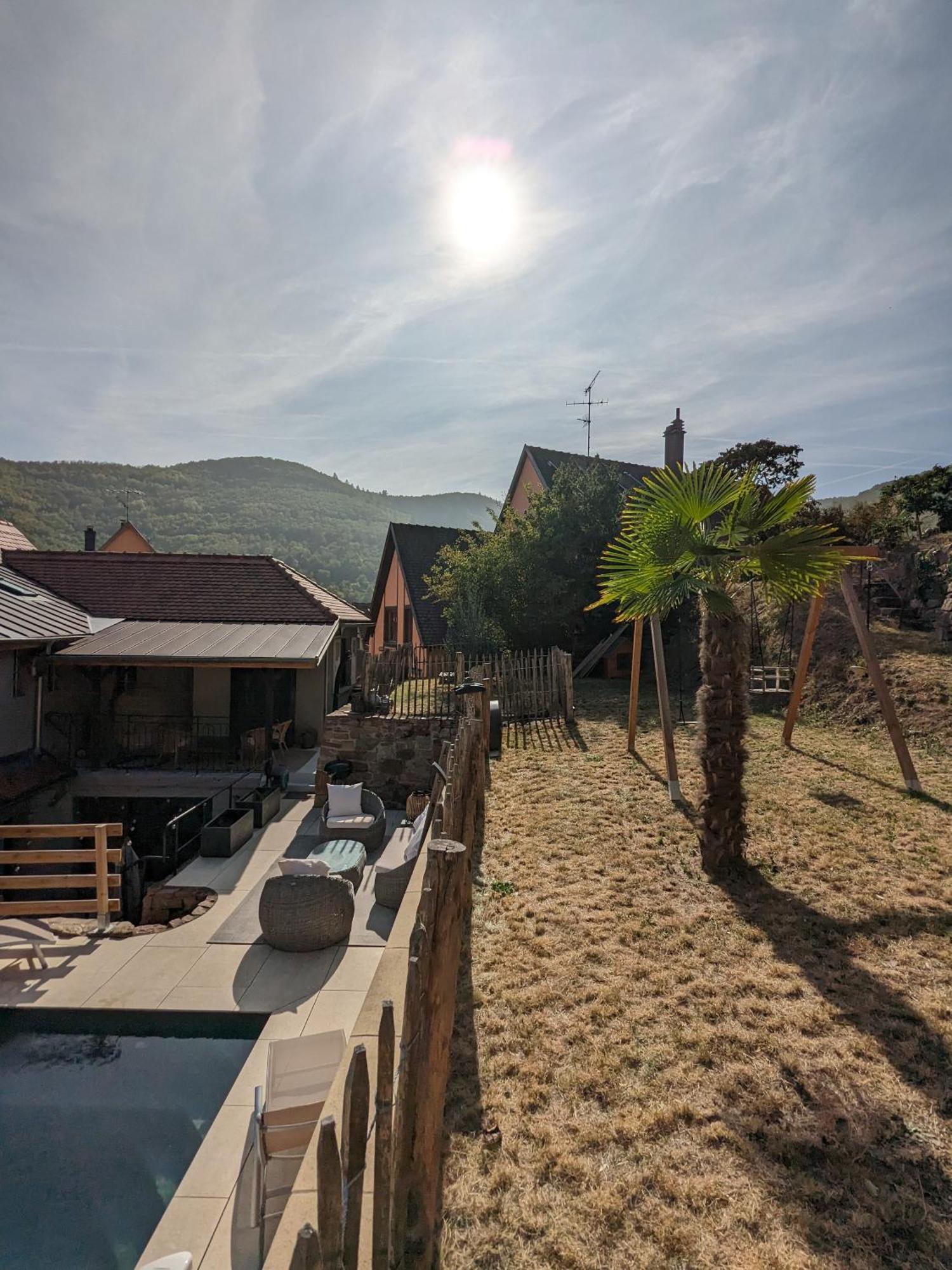 Le Avec Terrasse Et Piscine Holiday home